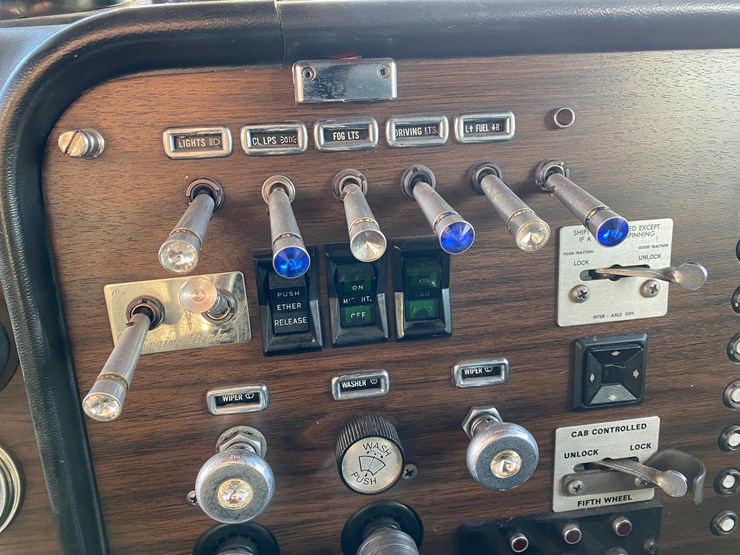 #1010-•-1984-peterbilt-sleeper-cab-semi-(has-wi-title)-(colfax,-wi)-image-51