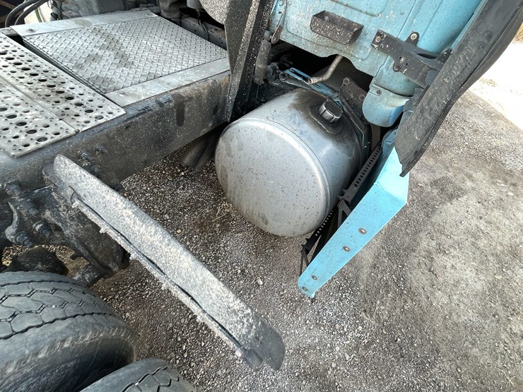 #206-•-2012-freightliner-cascadia-semi-tractor-(title-in-delay)-(denmark,-wi)-image-37