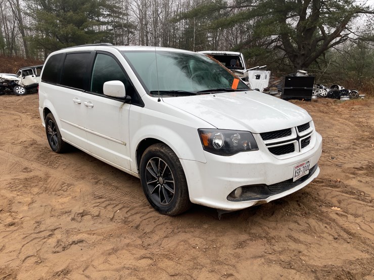 2017-dodge-grand-caravan-gt-image-4