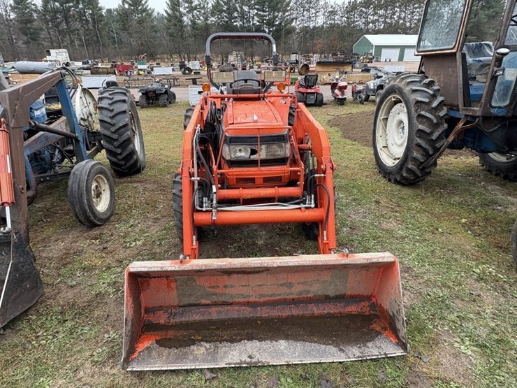 2003-kubota-l3010-image-2