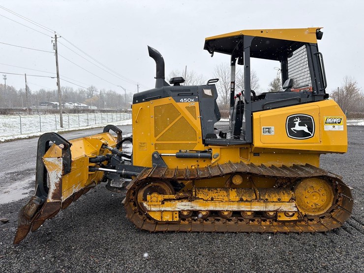 2023-deere-450k-image-1