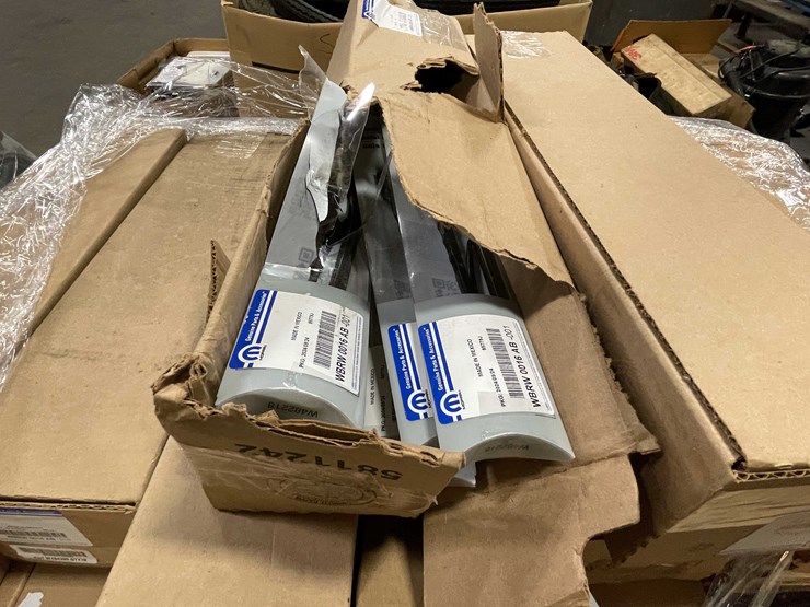 #8726-•-pallet-of-wiper-blades-(f)-image-5