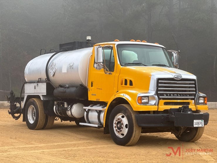 2008-sterling-l7500-image-1