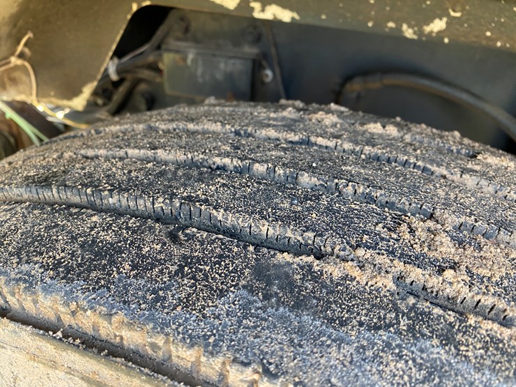 #1010-•-1984-peterbilt-sleeper-cab-semi-(has-wi-title)-(colfax,-wi)-image-21