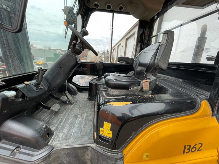 #1395-•-hyundai-10,000lb-pneumatic-diesel-forklift-(04)-image-17