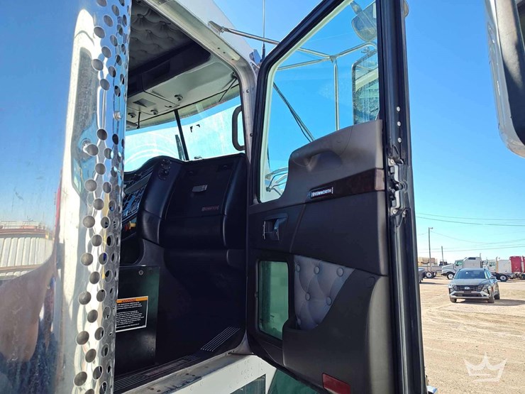 2012-kenworth-t800-image-27