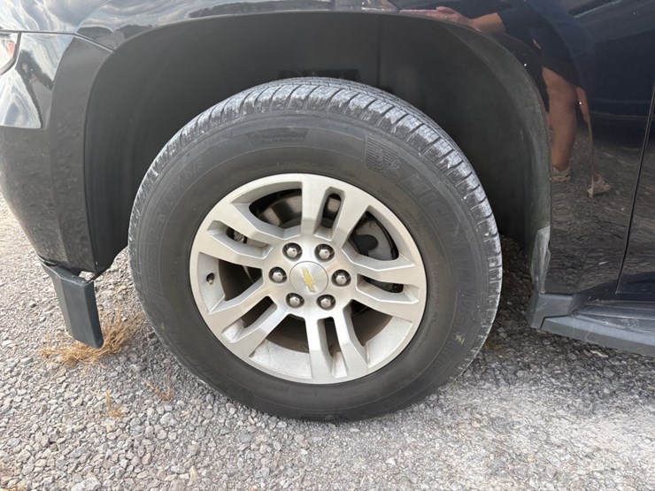 2018-chevrolet-tahoe-lt-image-8