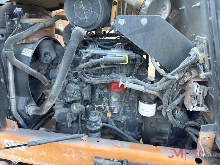 2019-case-586h-image-11