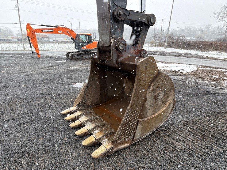 2017-deere-470g-lc-image-14