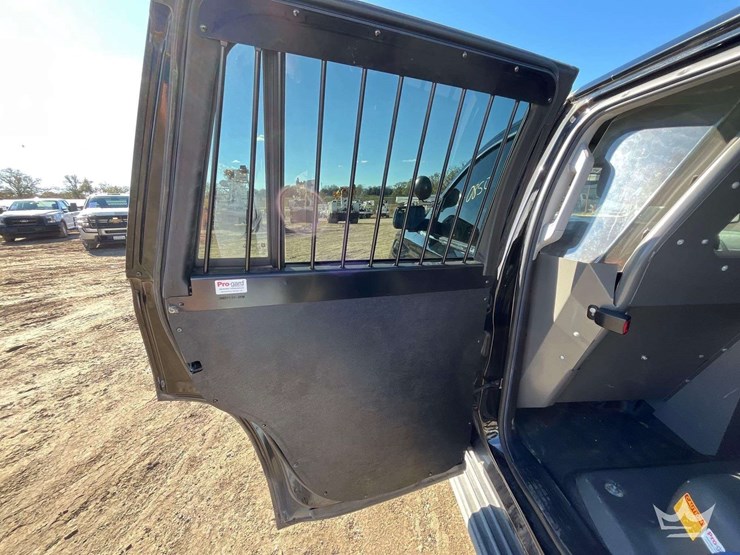 2016-chevrolet-tahoe-image-18