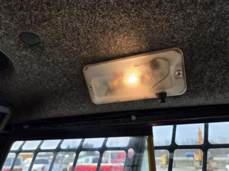 2012-bobcat-s185-image-32