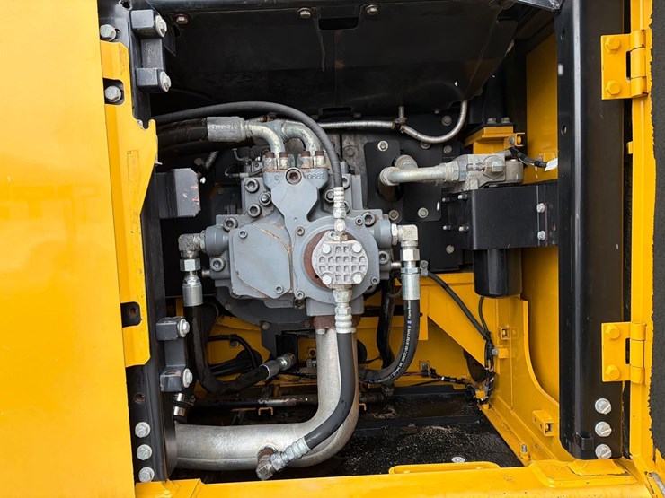 2017-deere-470g-lc-image-20