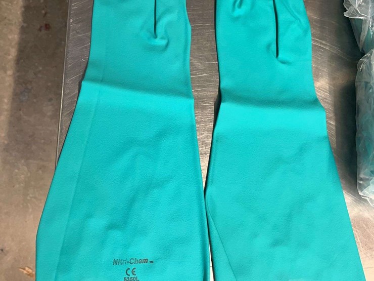4-1/2-dozen-large-nitrile-gloves-image-1