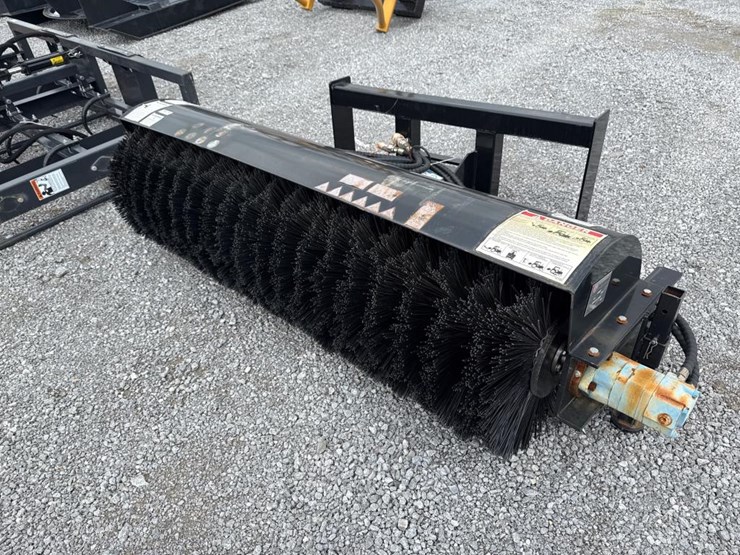 #29733-•-agrotk-72"-angle-broom-image-1