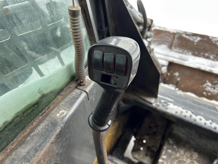 new-holland-ls180-image-38