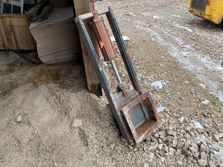 #8478-•-stock-manufacturing-hydraulic-square-valve-(new-holstein,-wi)-image-2