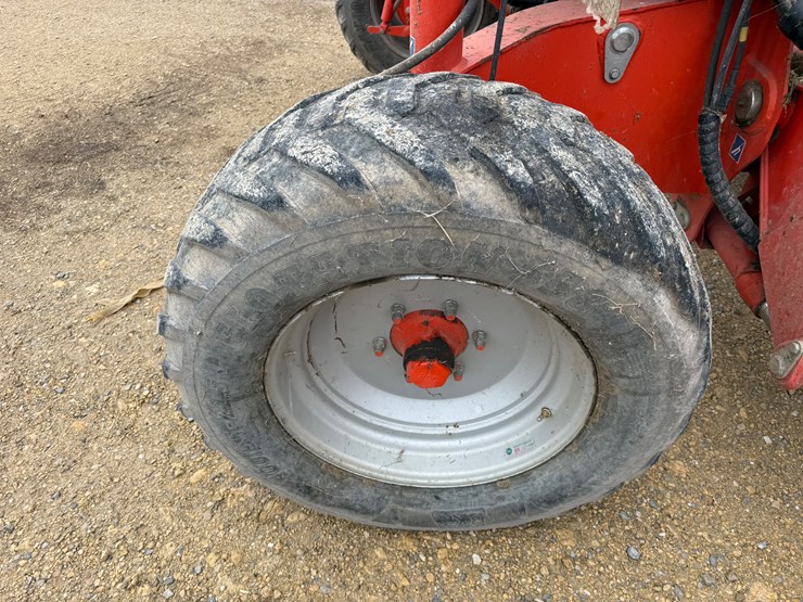 2011-kuhn-merge-maxx-900-image-11