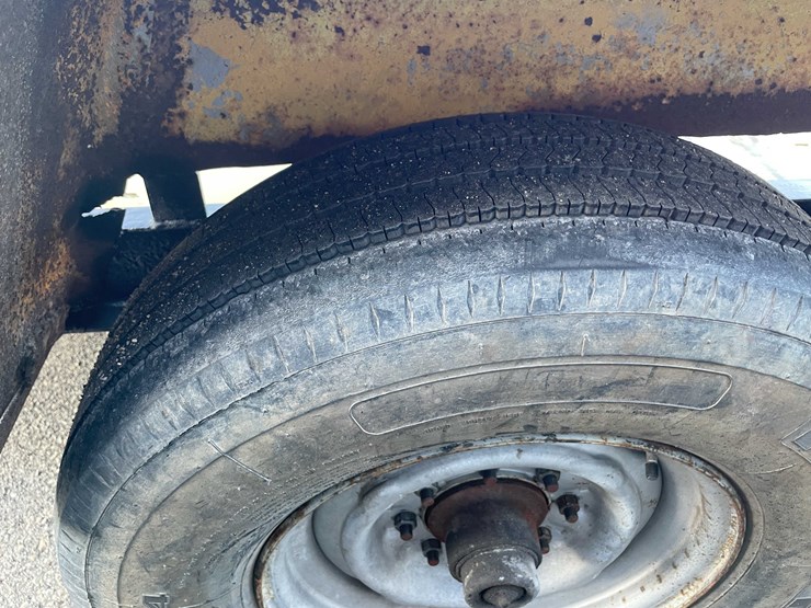 #1394-•-17'-tilt-deck-(no-title)-(of)-image-9