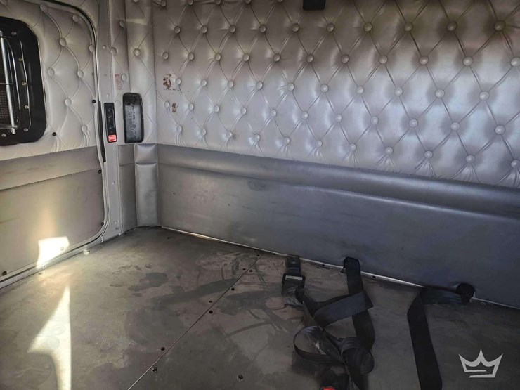 2011-kenworth-t800-image-41