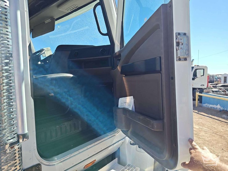 2019-international-hx620-image-28