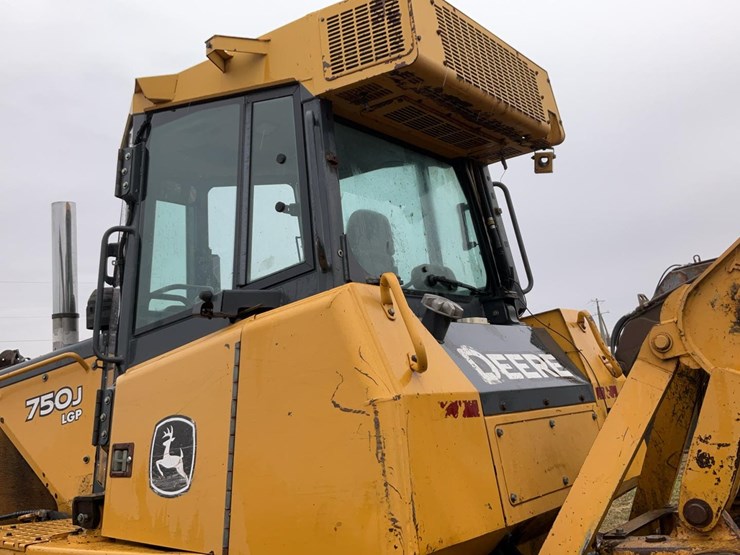 2006-deere-750j-lgp-image-32