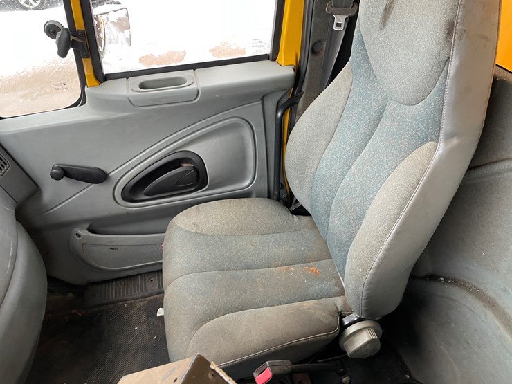 #234-•-2005-international-tri-axle-dump-truck-(has-wi-title)(mosinee,-wi)-image-52