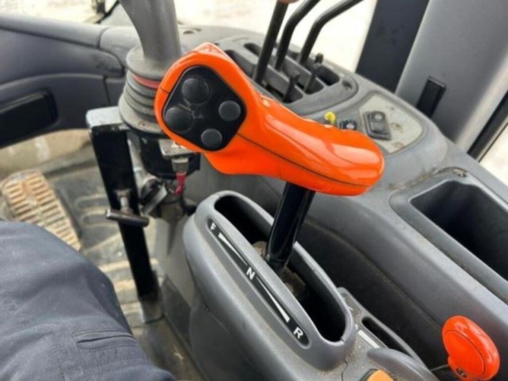 2008-new-holland-tv145-image-11