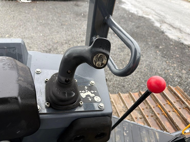 2023-deere-450k-image-22