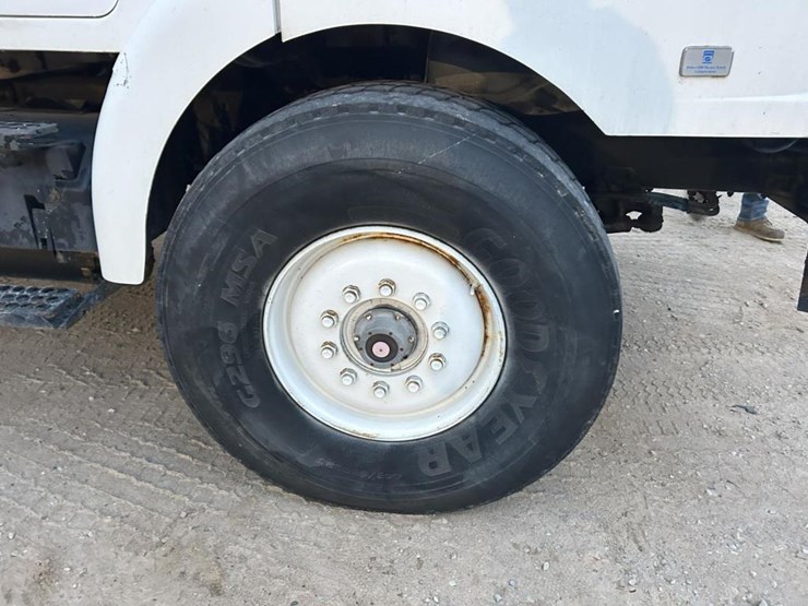 #1432-•-1992-volvo-(white-gmc)-vac-truck-image-82