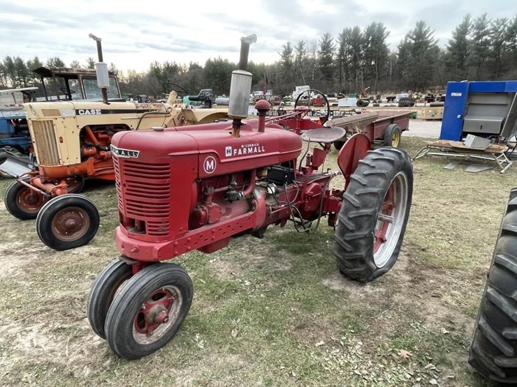 farmall-m-narrow-front-tractor-image-1