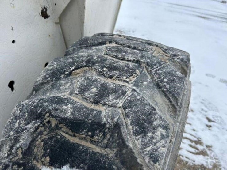 2010-bobcat-s300-image-29