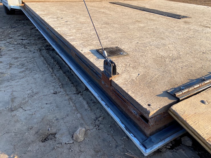 #322-•-2017-stealth-enclosed-trailer-(has-wi-title)(mosinee,-wi)-image-17