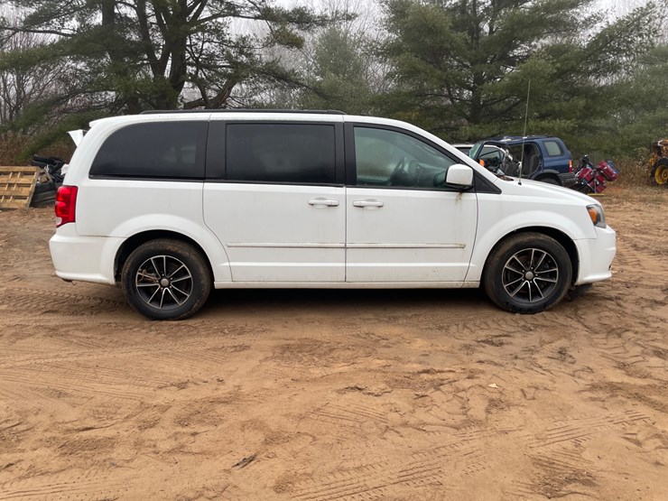 2017-dodge-grand-caravan-gt-image-5