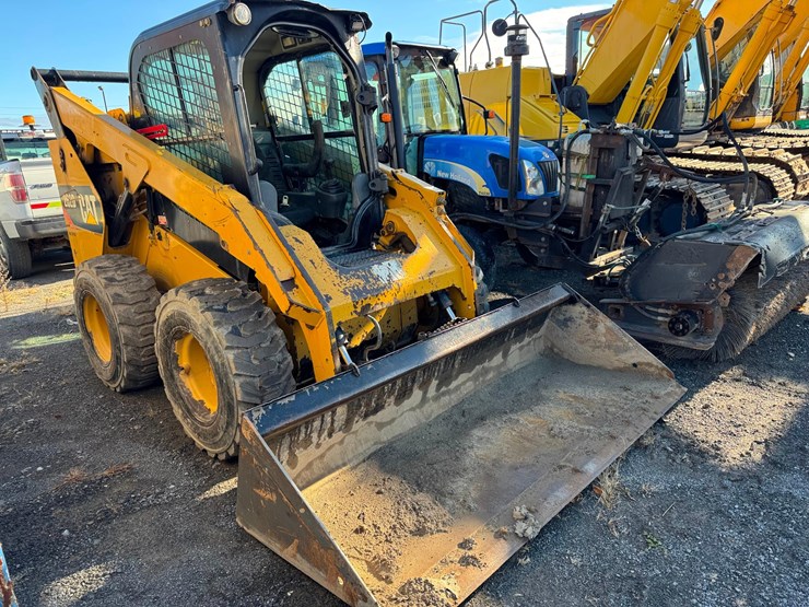 2015-caterpillar-262d-image-1