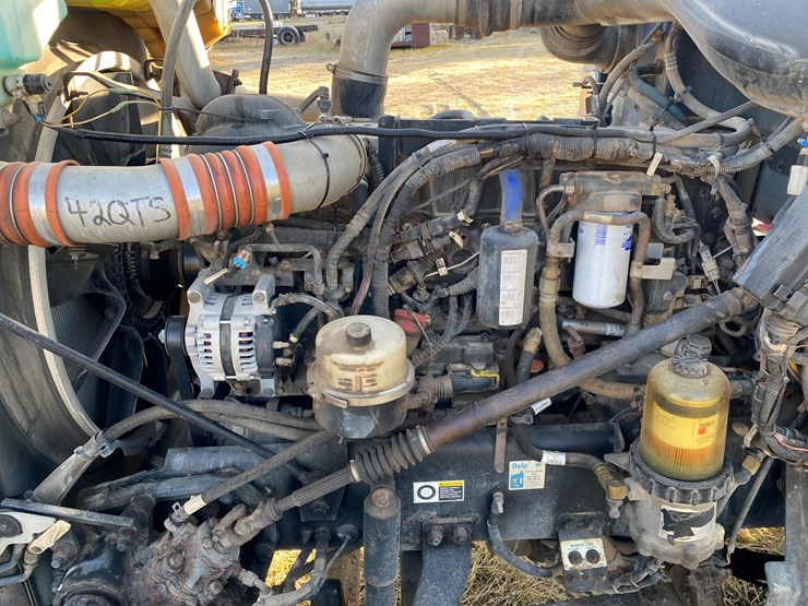 #1012-•-2013-peterbilt-tandem-axle-day-cab-semi-(has-wi-title)-(colfax,-wi)-image-41