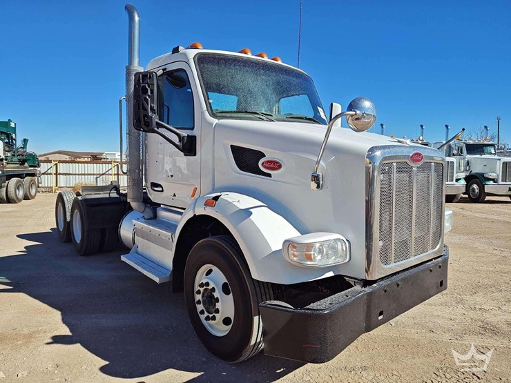2015-peterbilt-567-image-2