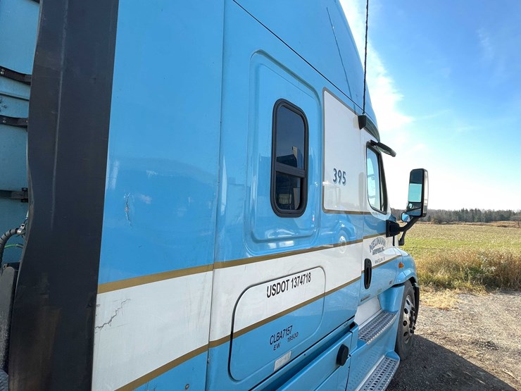 #206-•-2012-freightliner-cascadia-semi-tractor-(title-in-delay)-(denmark,-wi)-image-41