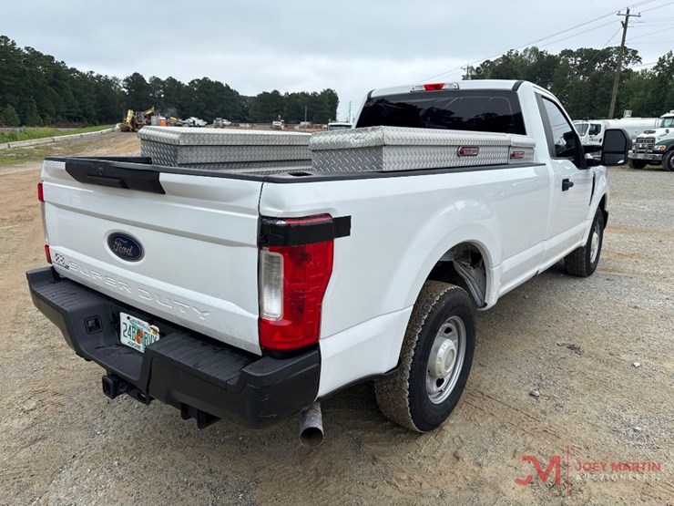 2018-ford-f250-xl-image-2