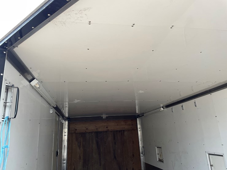 #1397-•-2001-karavan-expedition-trailer-(no-title)-(of)-image-33