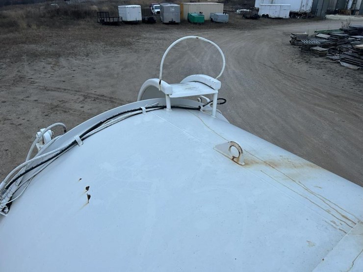 #1432-•-1992-volvo-(white-gmc)-vac-truck-image-35