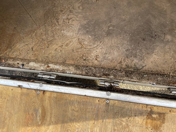 #1397-•-2001-karavan-expedition-trailer-(no-title)-(of)-image-31