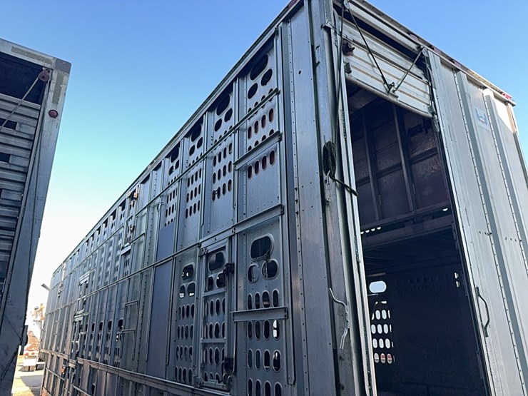1993-wilson-livestock-trailer-image-6