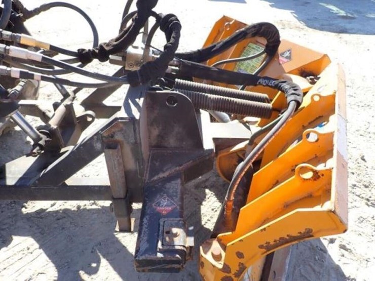 2011-kubota-m7040d-image-51