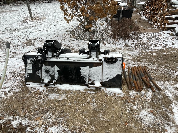 #2703-•-cat-skid-steer-grapple-bucket-(fall-creek,-wi)-image-4