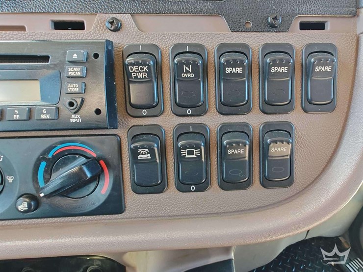 2014-peterbilt-388-image-19