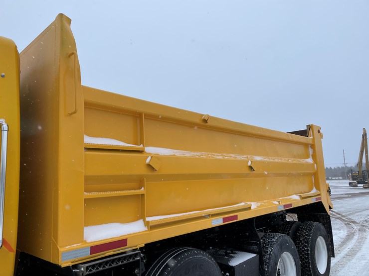 #234-•-2005-international-tri-axle-dump-truck-(has-wi-title)(mosinee,-wi)-image-13