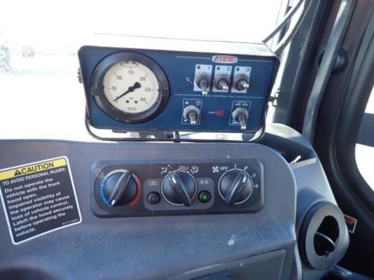 2011-kubota-rtv1100-image-17