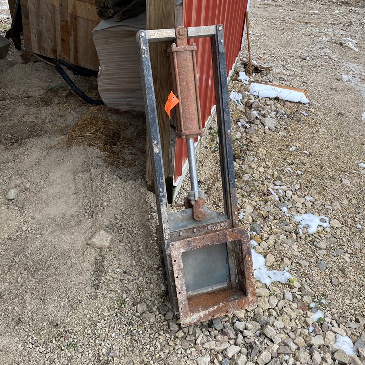 #8478 • Stock Manufacturing Hydraulic Square Valve (New Holstein, WI)