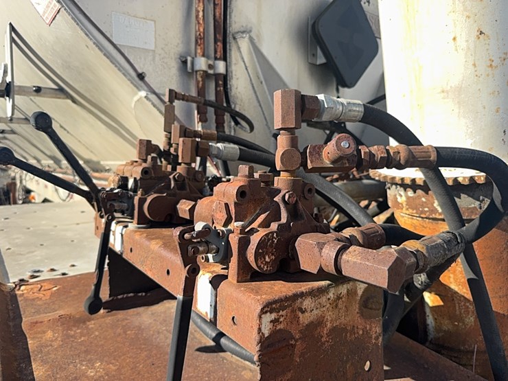 1997-pinson-aluminum-feed-delivery-trailer,-spring-suspension,-8-compartments,-*1p9ab3821vp255492*-image-10