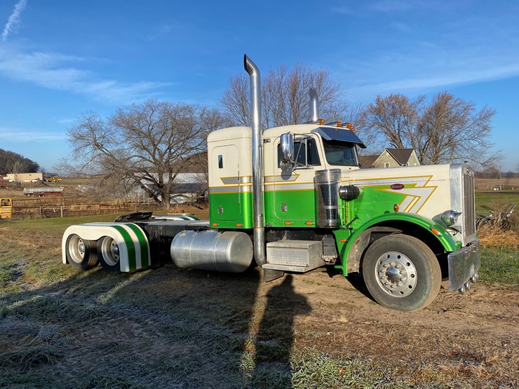 #1010-•-1984-peterbilt-sleeper-cab-semi-(has-wi-title)-(colfax,-wi)-image-5